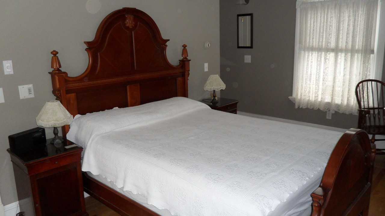 Photo of Bedroom in Off Broadway