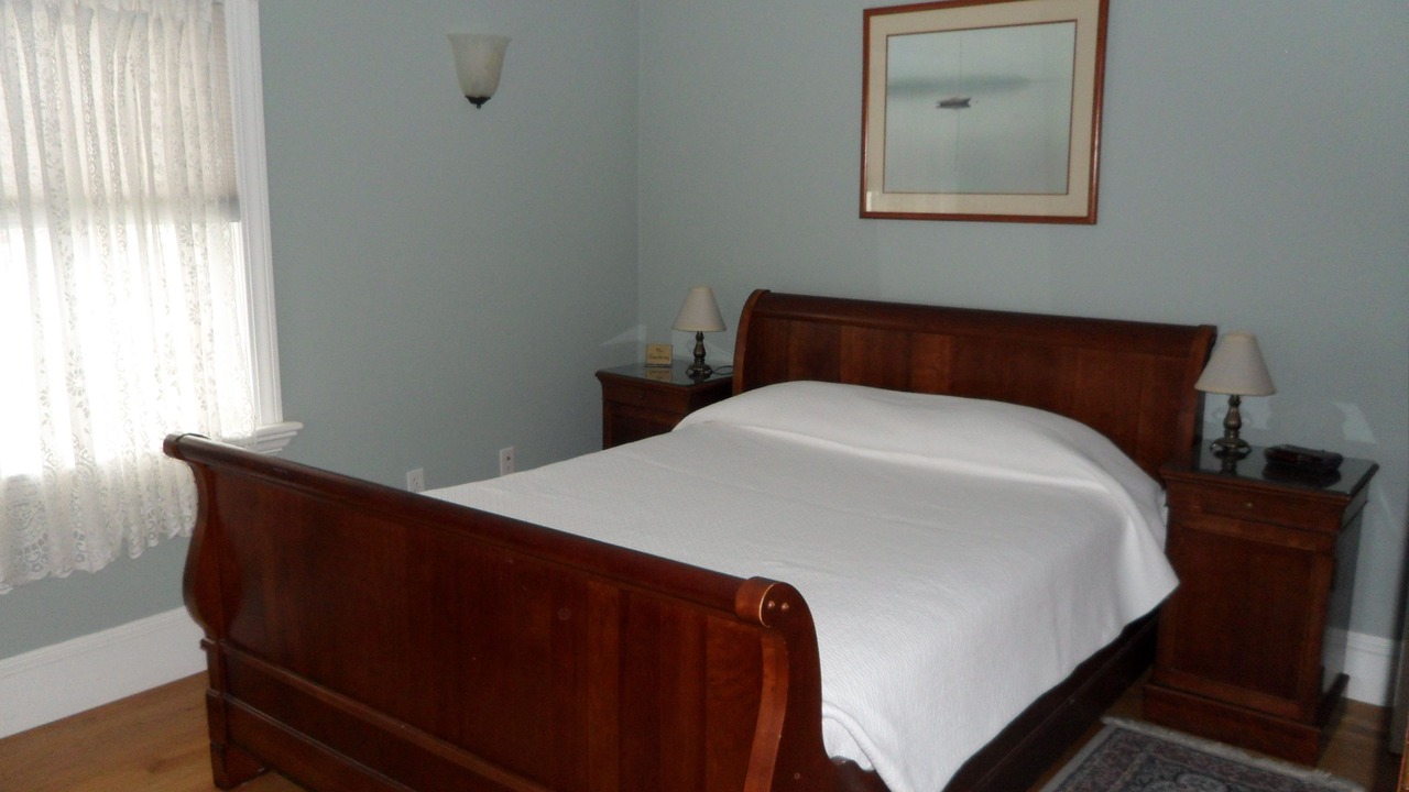 Photo of Bedroom in Off Broadway