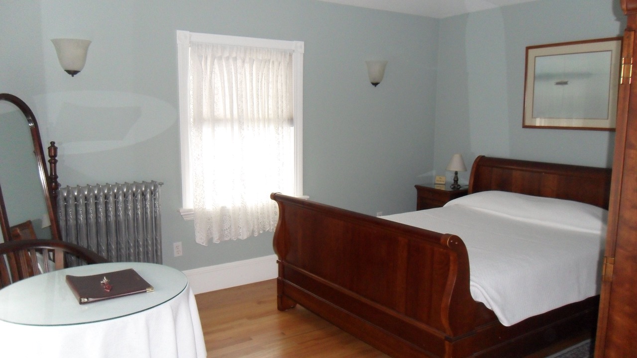 Photo of Bedroom in Off Broadway