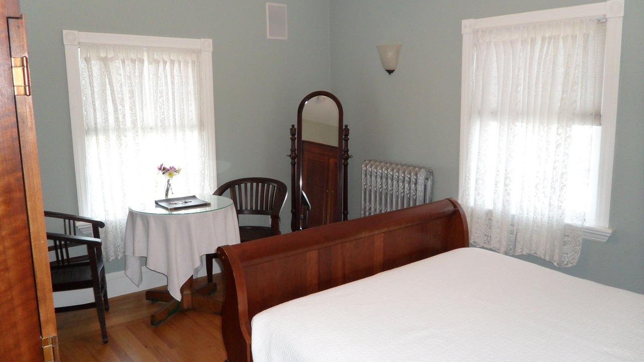 Photo of Bedroom in Off Broadway