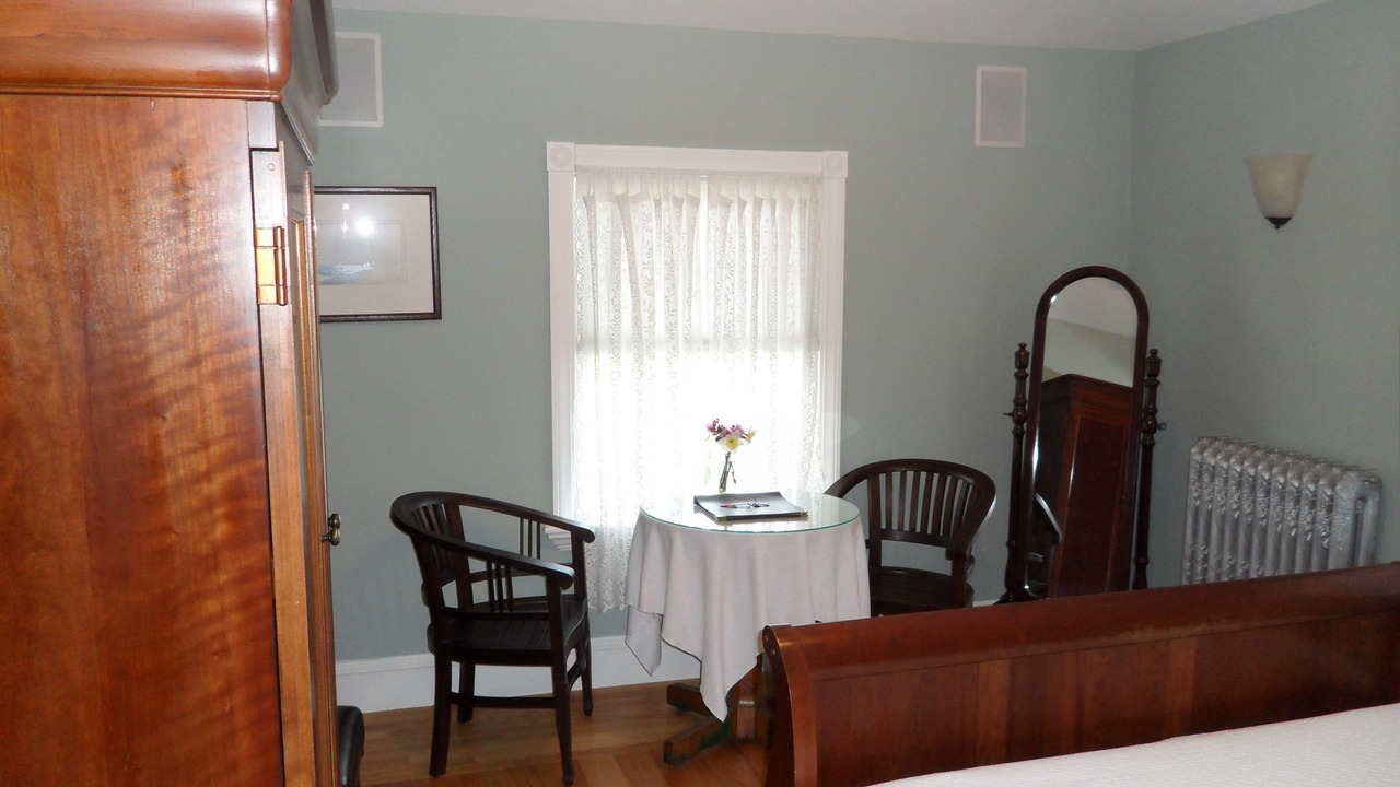 Photo of Bedroom in Off Broadway