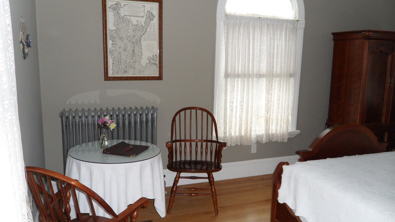 Photo of Bedroom in Off Broadway