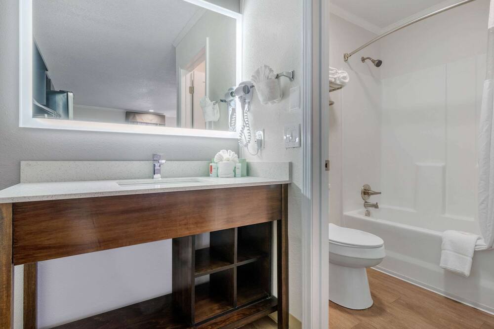 Photo of Bathroom in Red Hill