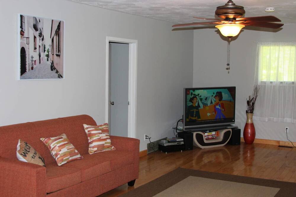 Photo of Livingroom in Irondale