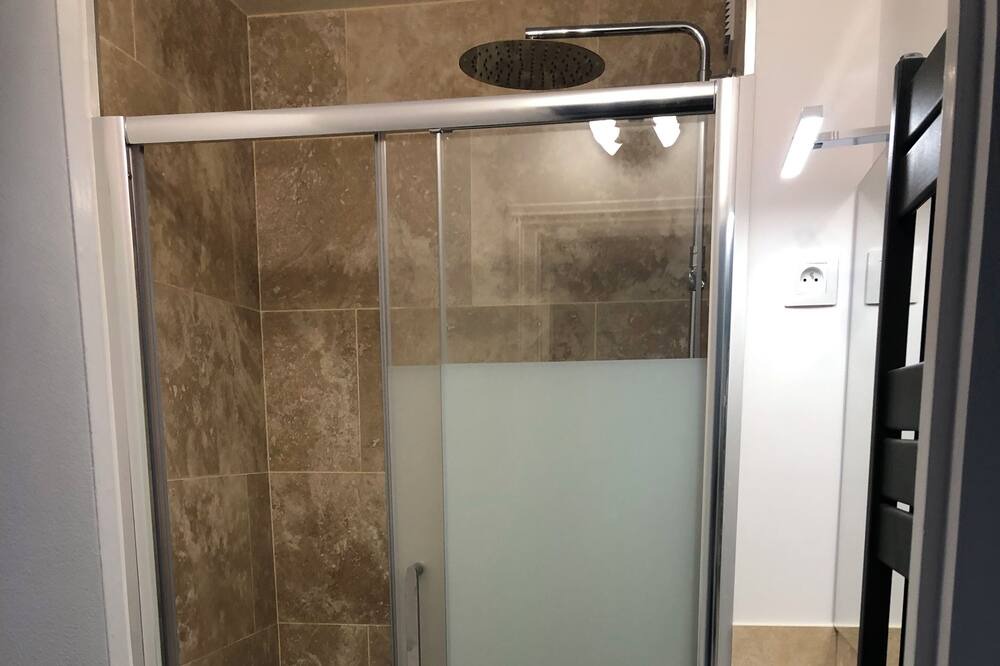 Photo of Bathroom in Mondeville