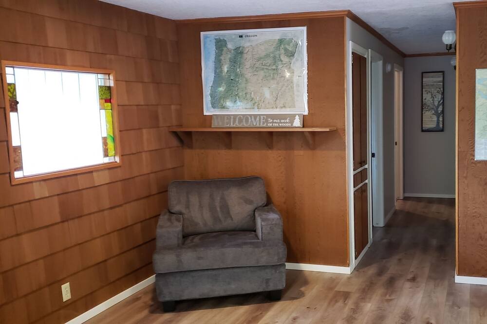 Photo of Livingroom in Oakridge