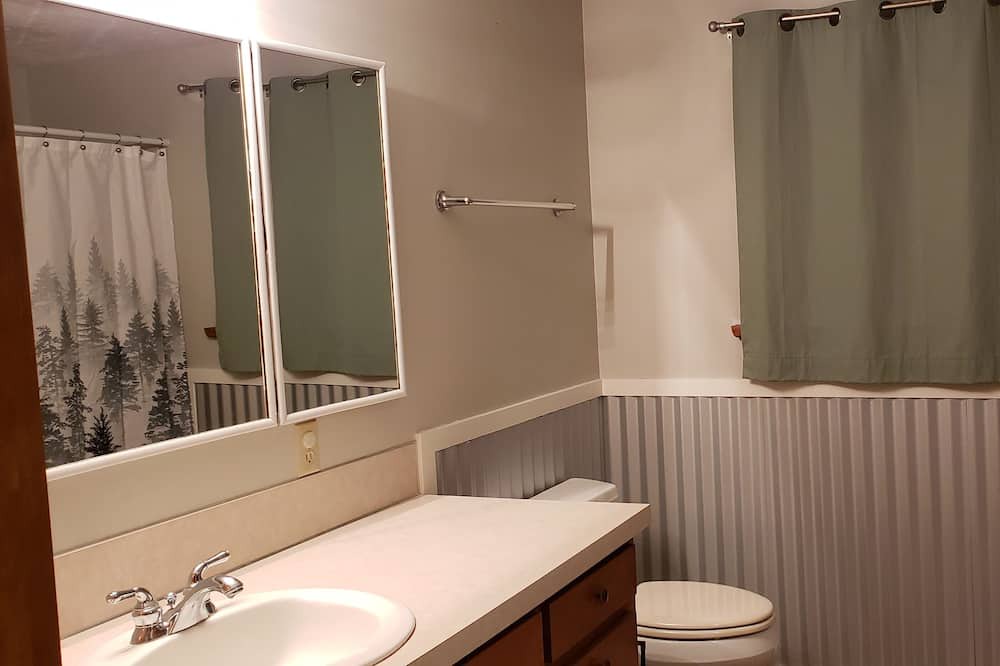 Photo of Bathroom in Oakridge