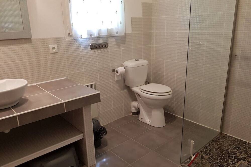 Photo of Bathroom in Montaud