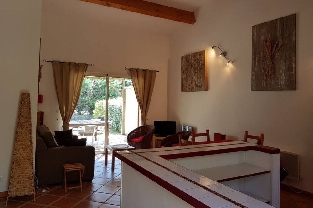 Photo of Livingroom in Montaud