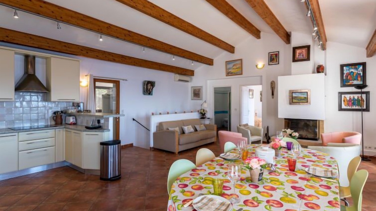 Photo of Others in Canari