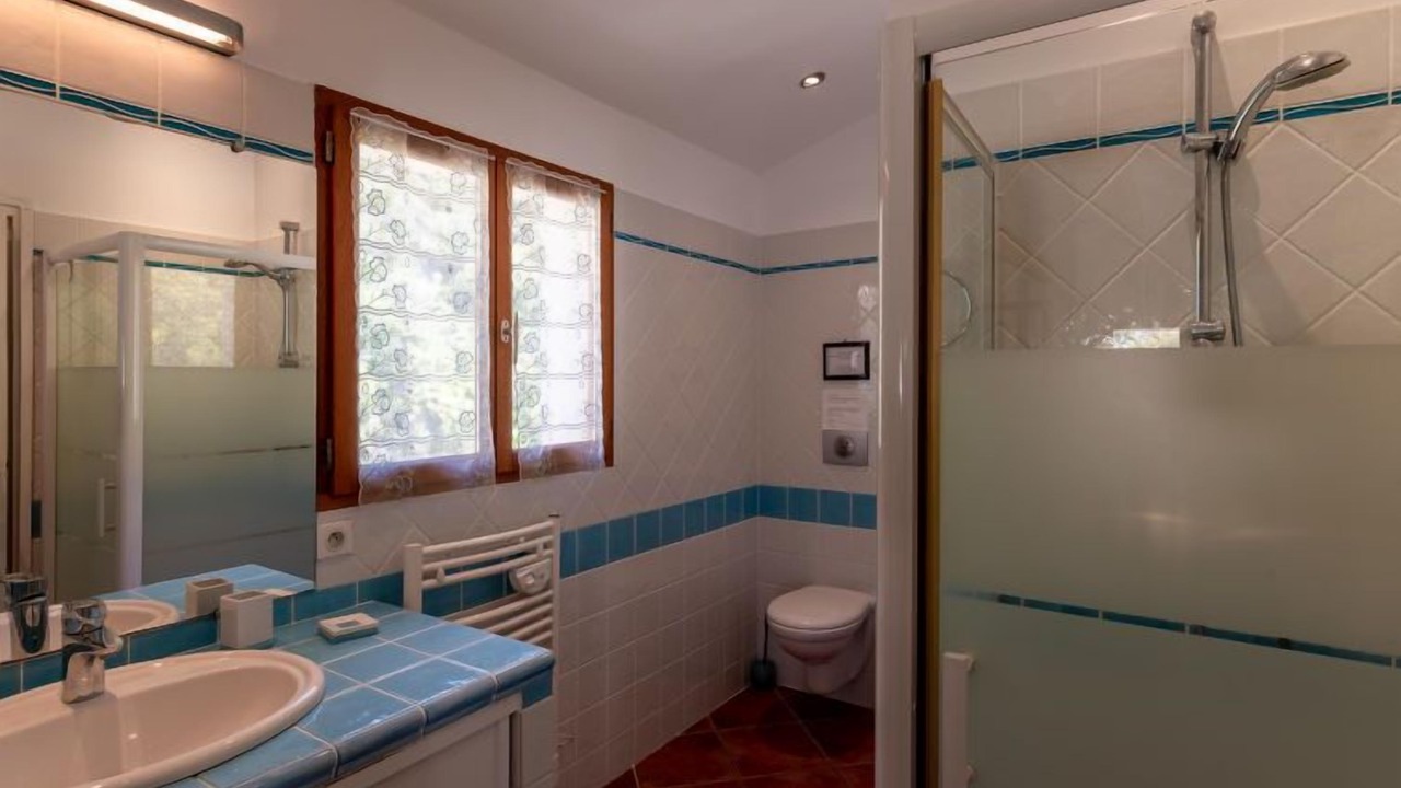 Photo of Bathroom in Canari
