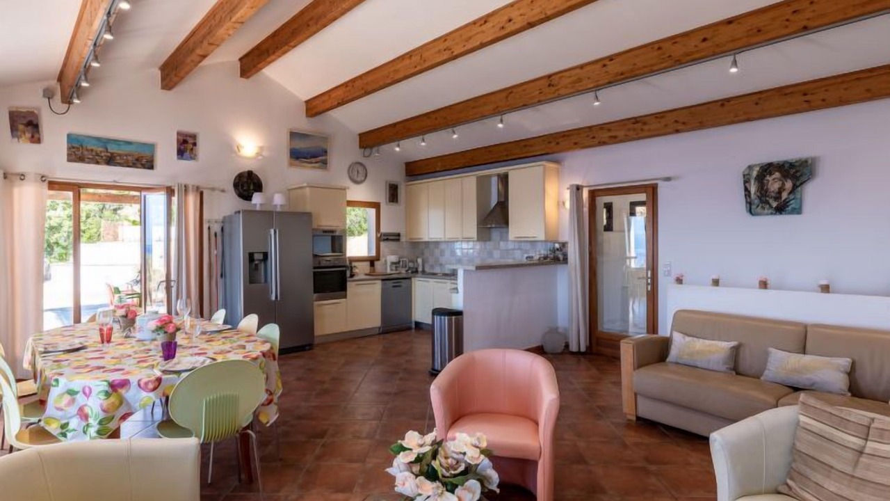 Photo of Others in Canari