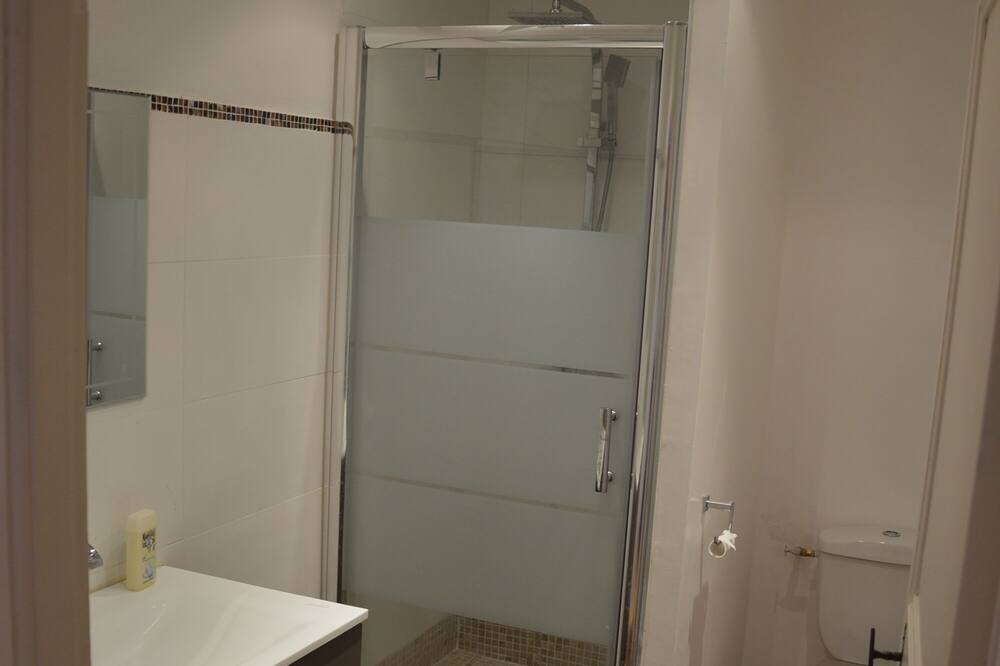 Photo of Bathroom in Pezenes-les-Mines