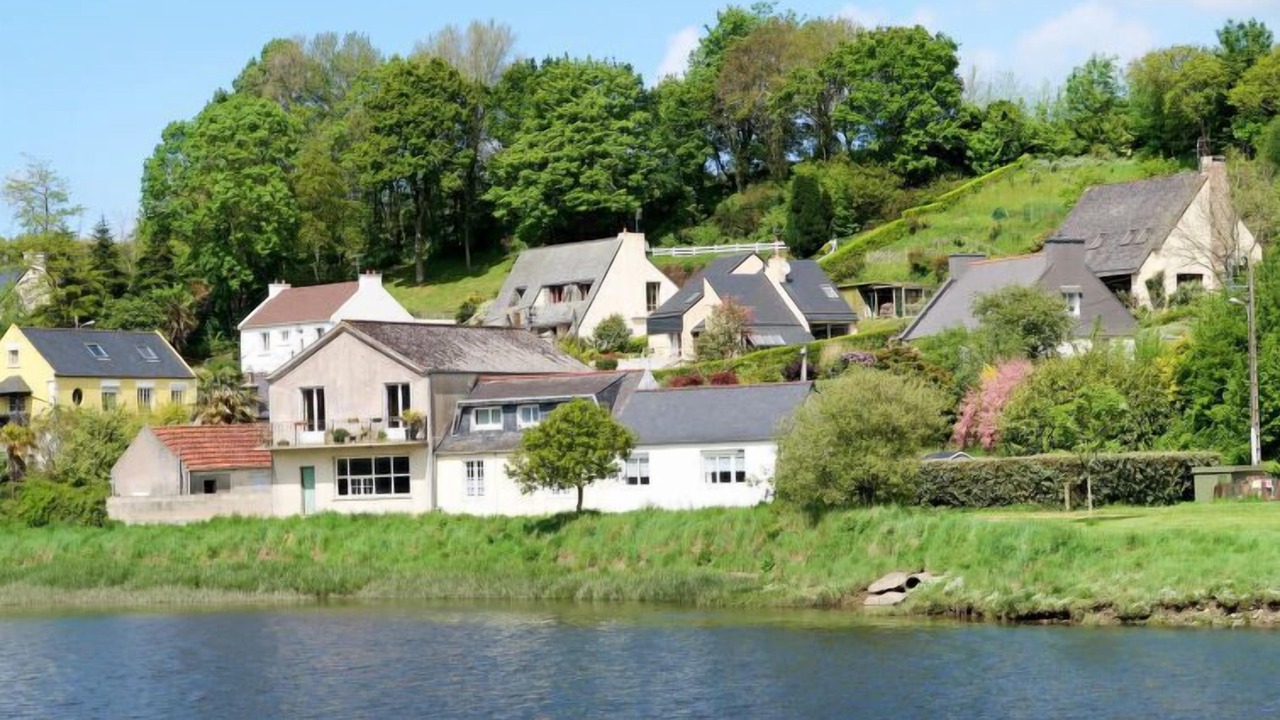 Photo of Buildings in Taule