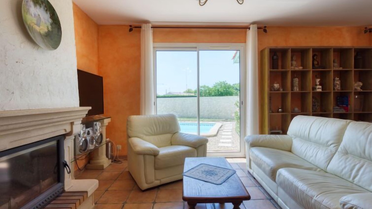 Photo of Livingroom in Saint-Germain-dEsteuil