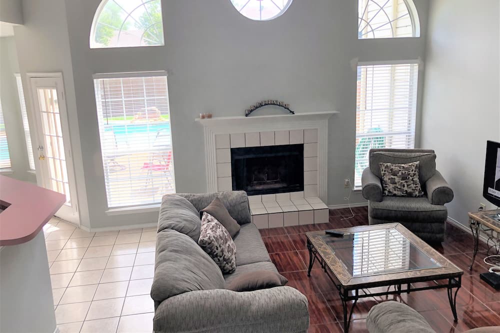 Photo of Livingroom in Garland