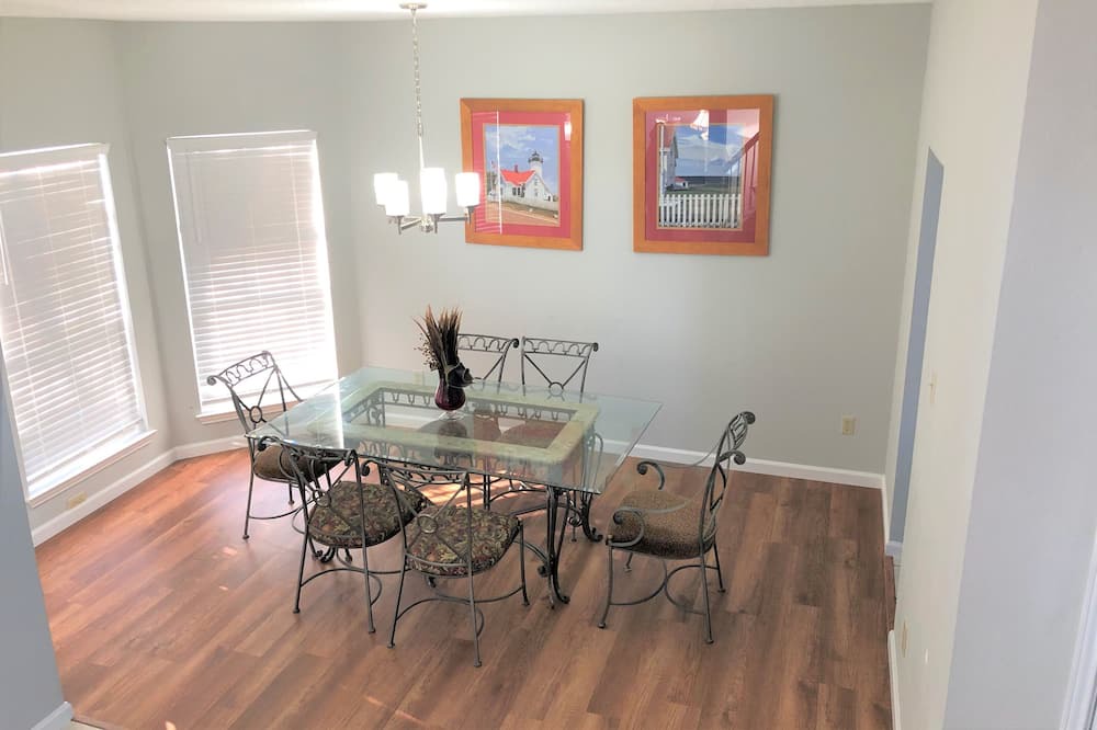 Photo of Bedroom in Garland