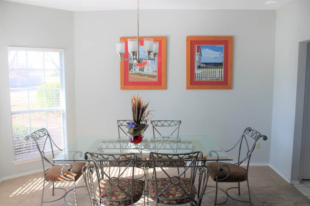 Photo of Bedroom in Garland