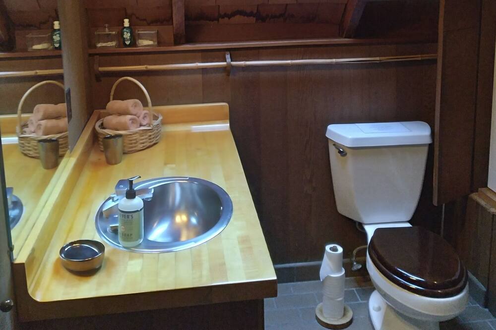 Photo of Bathroom in Duboce Triangle