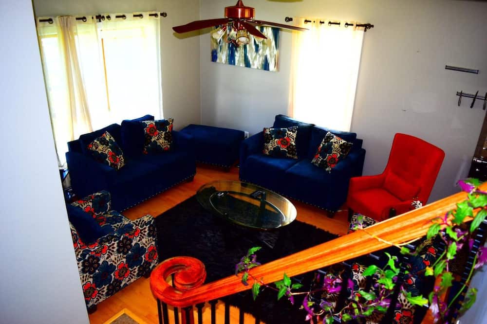 Photo of Livingroom in Bay Shore