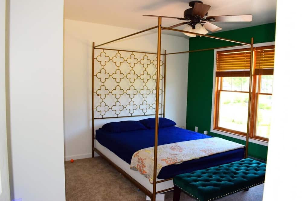 Photo of Bedroom in Bay Shore