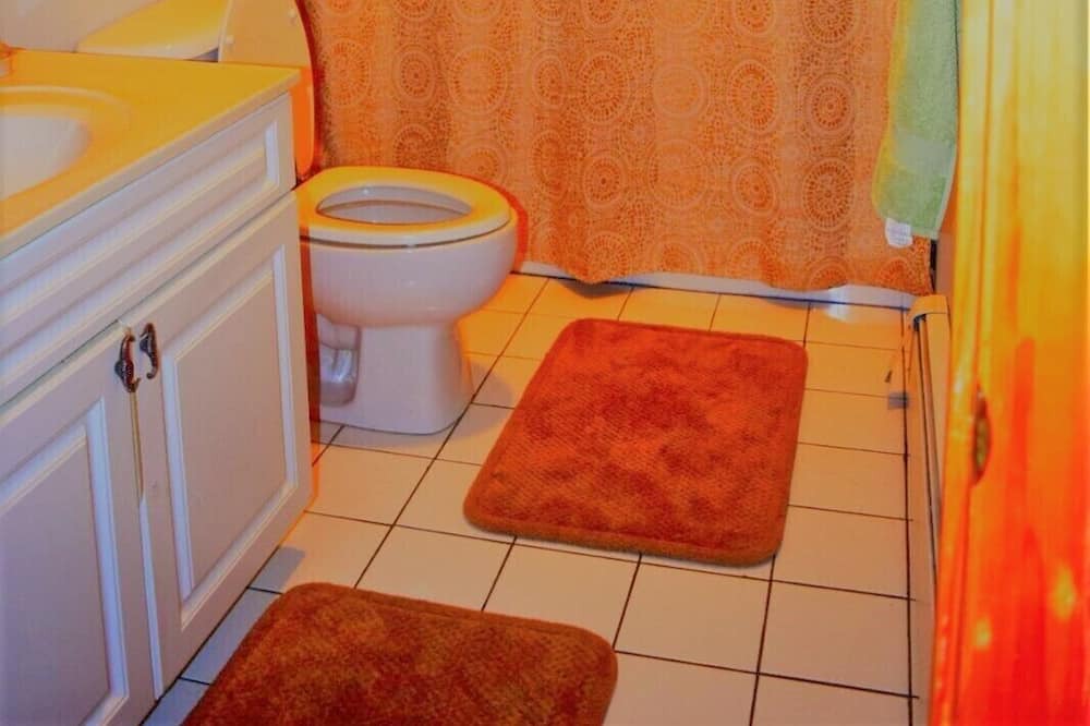 Photo of Bathroom in Bay Shore