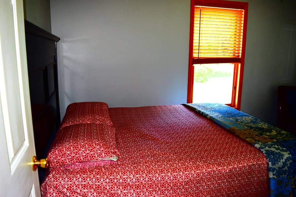 Photo of Bedroom in Bay Shore