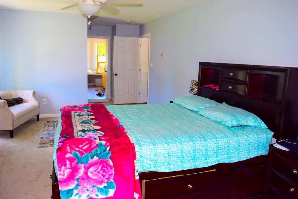 Photo of Bedroom in Bay Shore