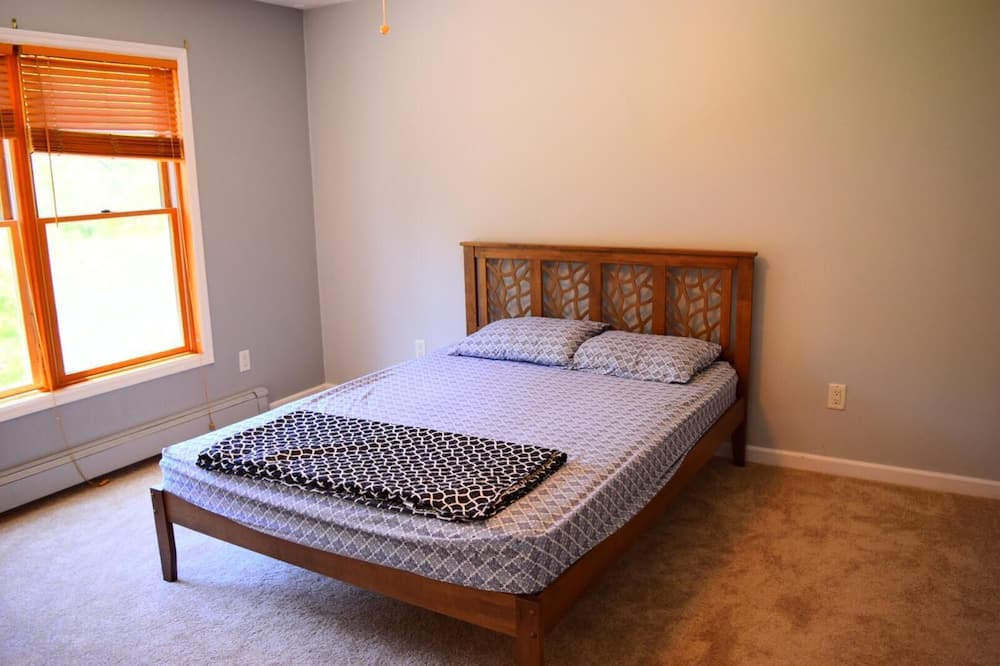 Photo of Bedroom in Bay Shore