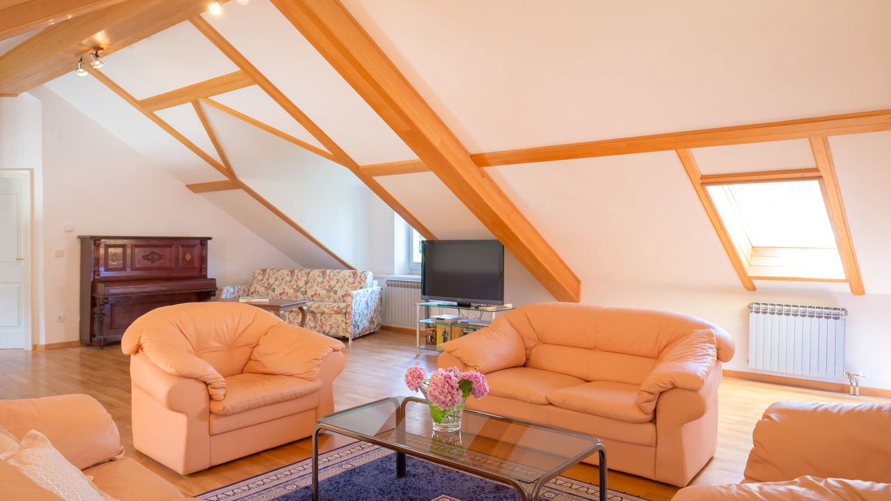 Photo of Bedroom in Pile
