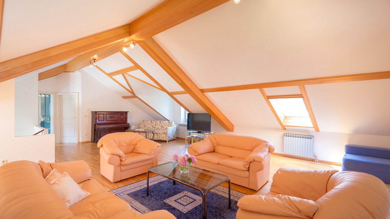 Photo of Bedroom in Pile