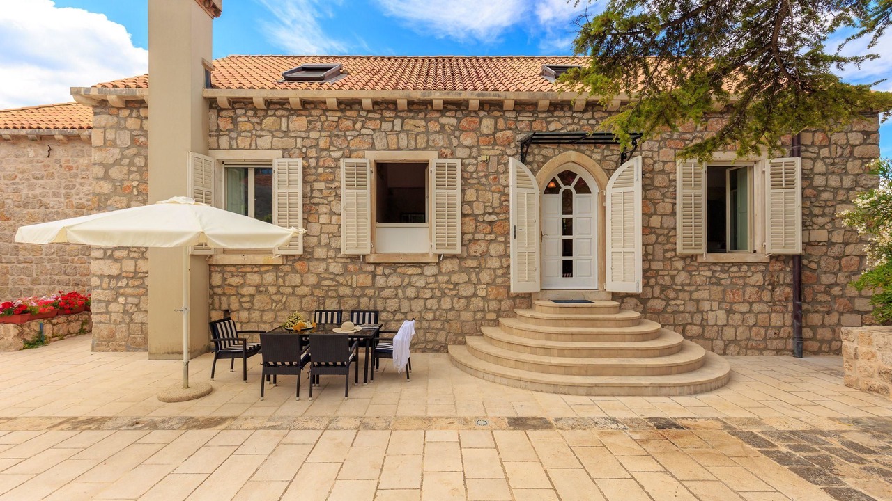 Photo of Patio Balcony in Pile
