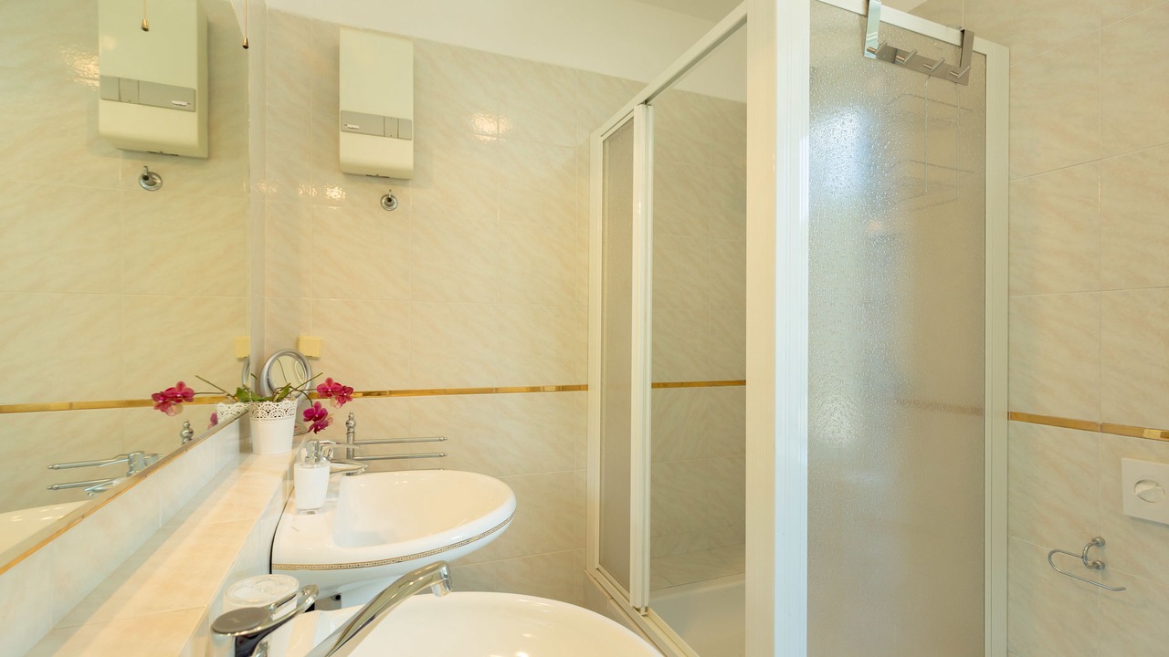 Photo of Bathroom in Pile