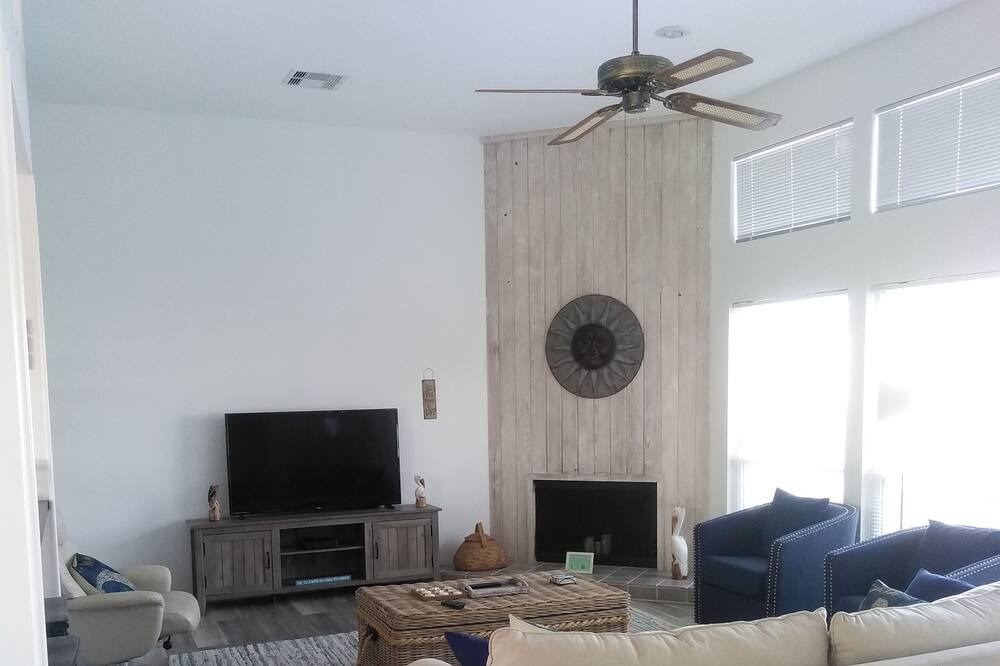Photo of Livingroom in Indian Beach