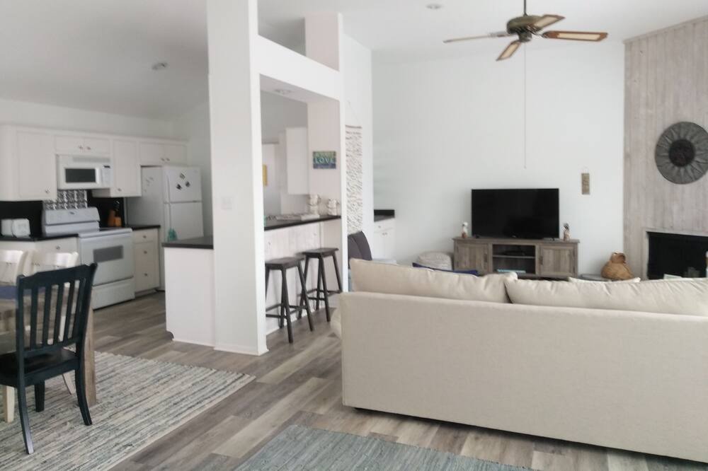 Photo of Livingroom in Indian Beach