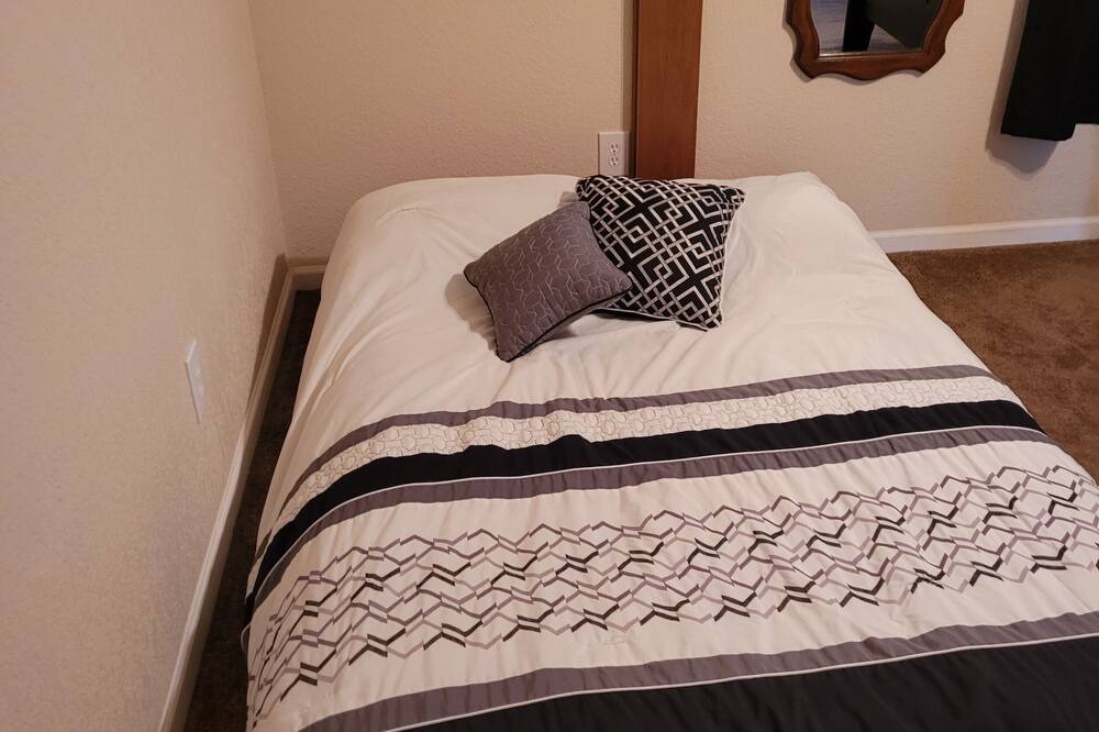 Photo of Bedroom in Estacada