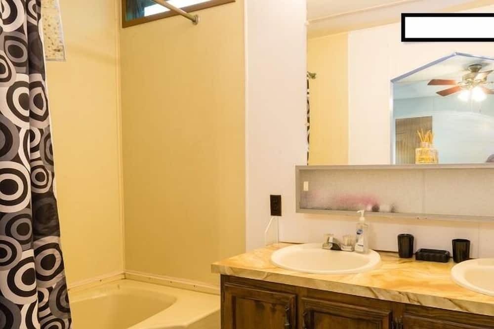 Photo of Bathroom in Purling