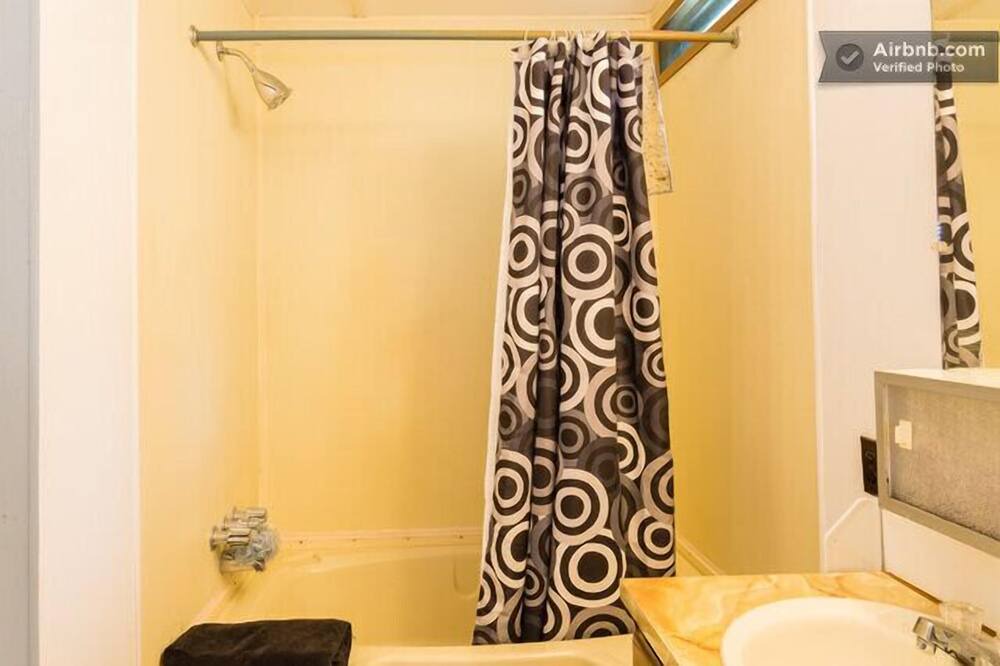 Photo of Bathroom in Purling