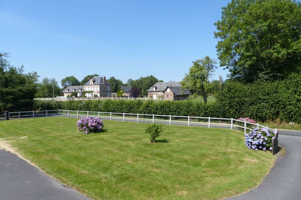 Photo of Outdoor in Bourgeauville