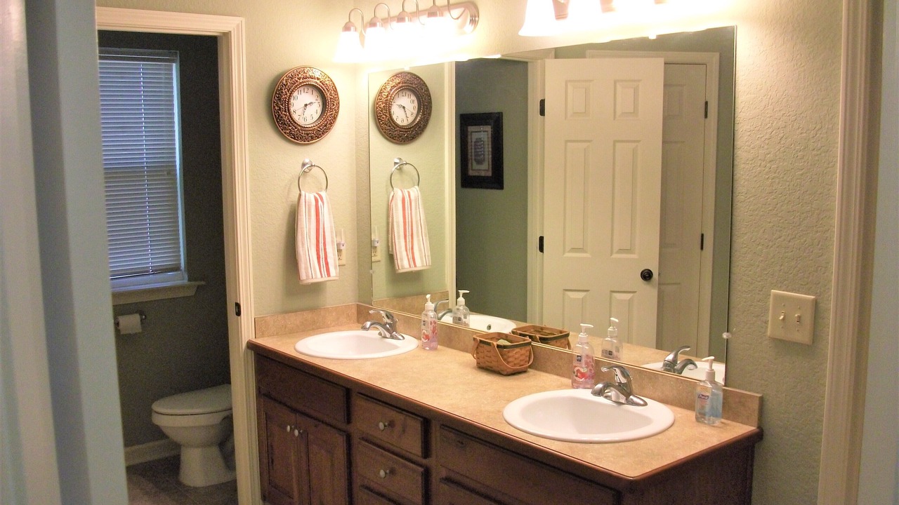 Photo of Bathroom in Dillard
