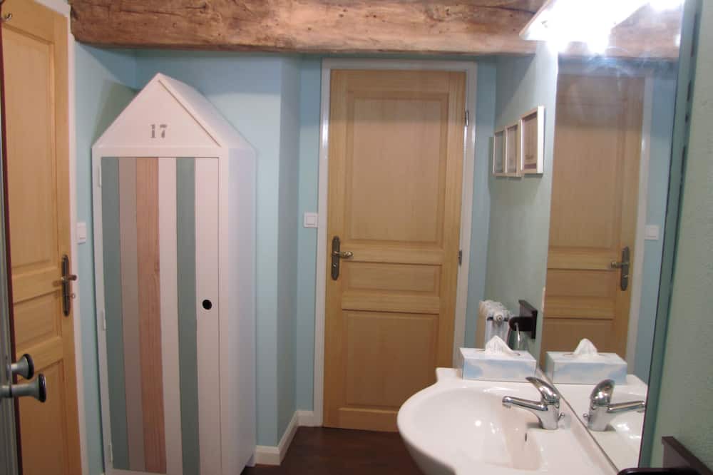 Photo of Bathroom in Feuillade