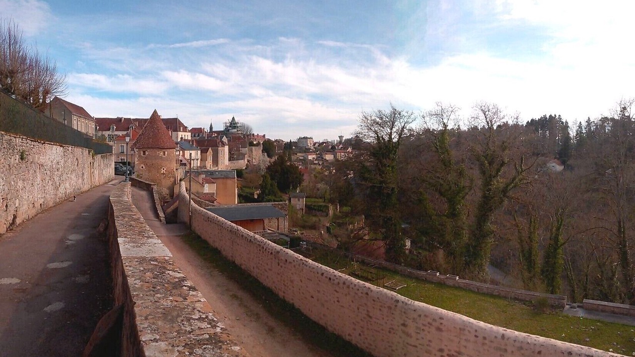 Photo of Others in Avallon