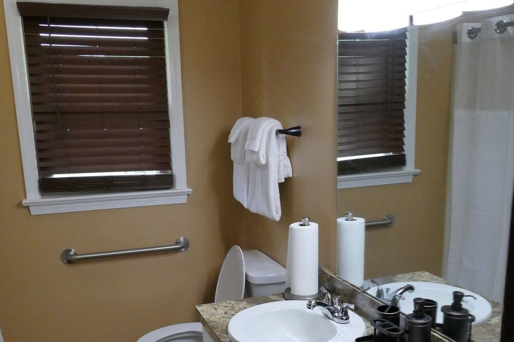 Photo of Bathroom in Brogden