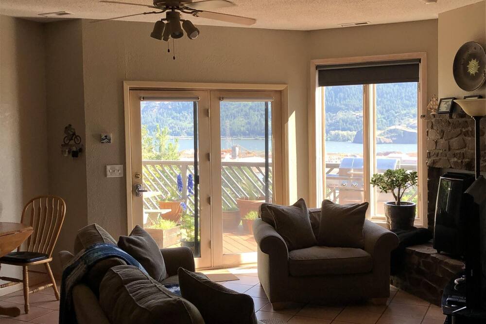 Photo of Livingroom in Mt. Hood - Columbia River Gorge