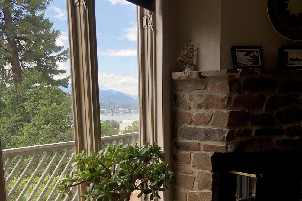 Photo of Livingroom in Mt. Hood - Columbia River Gorge