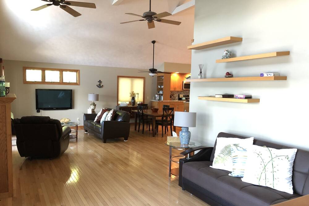 Photo of Livingroom in Conesus