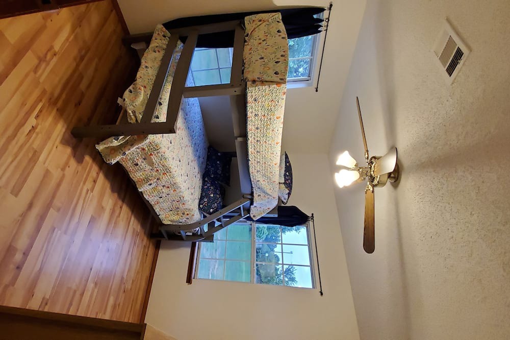 Photo of Bedroom in Coal Hill
