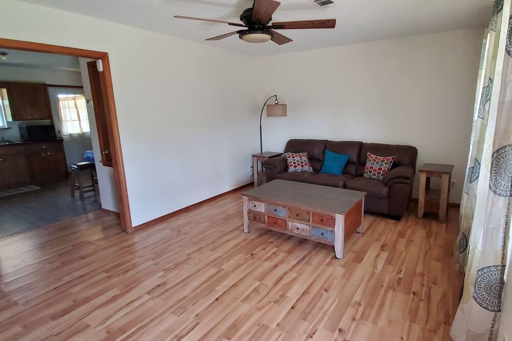 Photo of Livingroom in Coal Hill