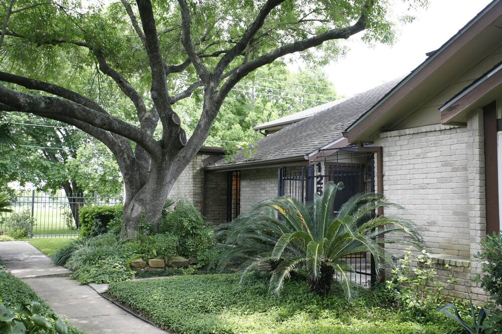 Photo of Outdoor in Clodine