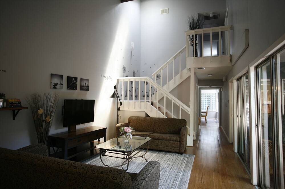 Photo of Livingroom in Clodine
